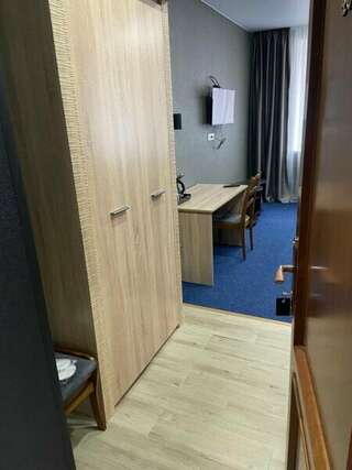 Гостиница Hotel Tula Тула Стандартный трехместный номер-2