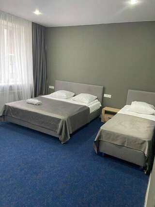 Гостиница Hotel Tula Тула Стандартный трехместный номер-1