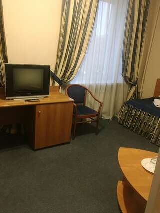 Гостиница Hotel Tula Тула Бюджетный двухместный номер с 2 отдельными кроватями-1