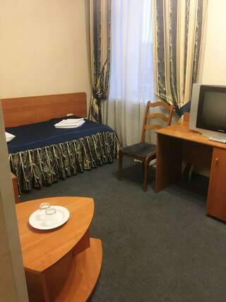 Гостиница Hotel Tula Тула Бюджетный двухместный номер с 2 отдельными кроватями-2